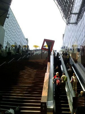 右と左の境 ダイエイ インターナショナル株式会社 Daiei International Com