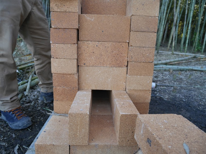 あの村を開拓してきた パート2 レンガ造りのロケットストーブを作ってきた Katohiroaki Com