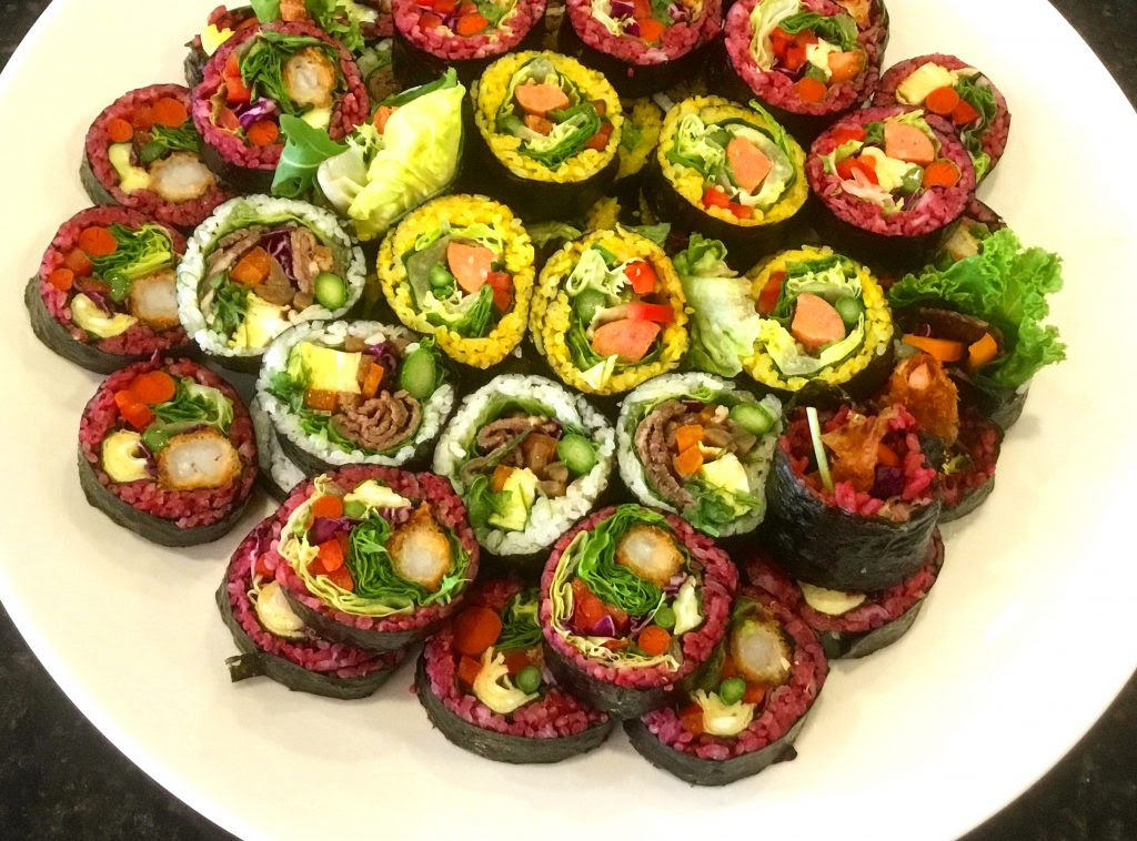 가을 소풍 부르는 알록달록 단풍 김밥 - PLUSNEWS