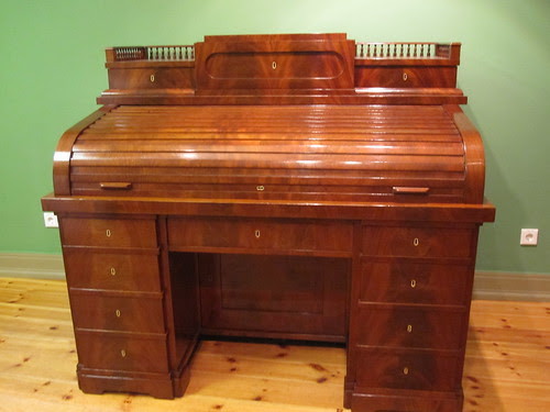 Biedermeier-lipasto by Anna Amnell