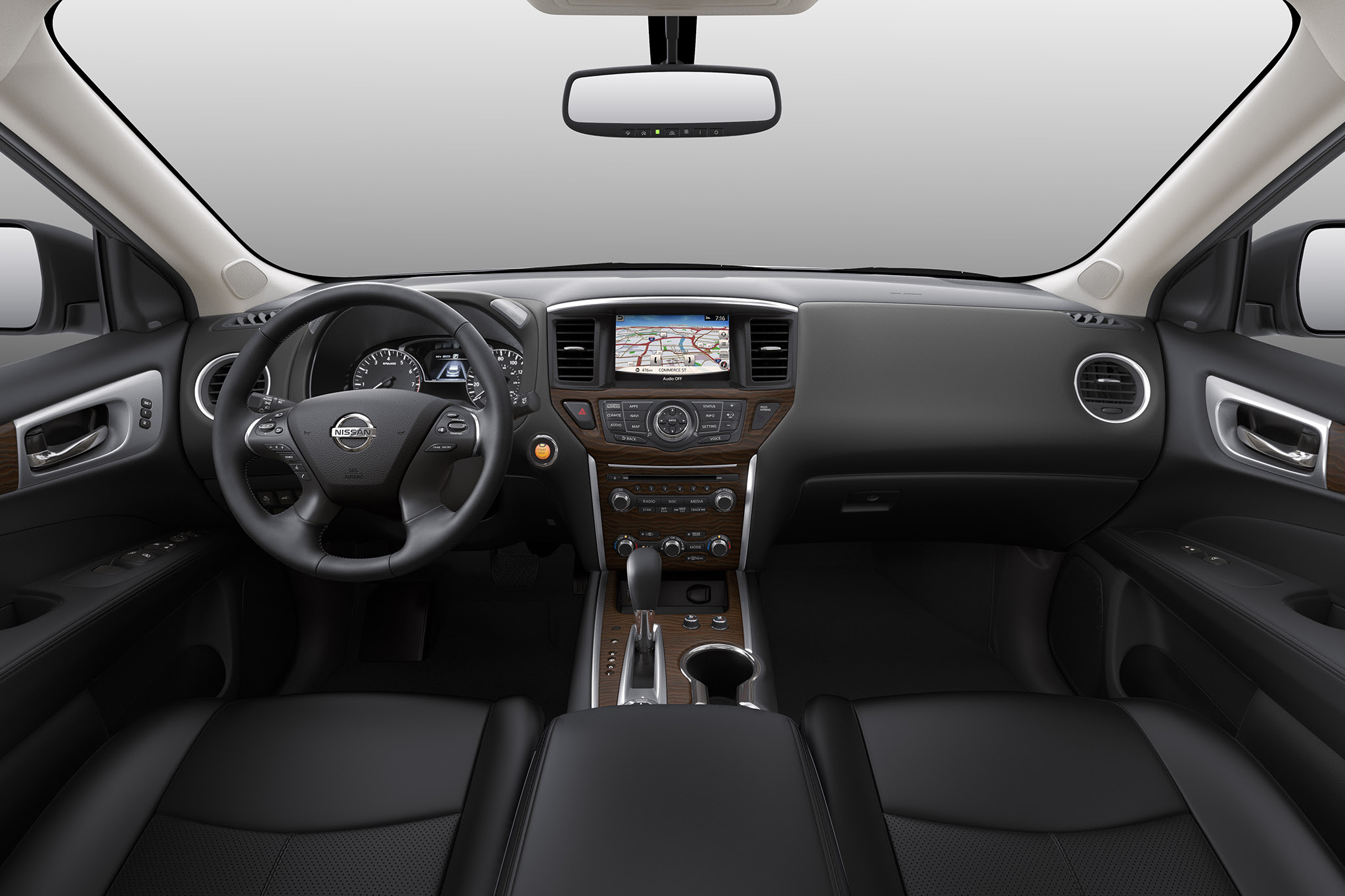 2017 Nissan Pathfinder cabin 02