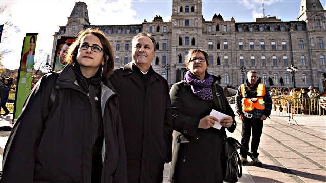 Francine Lévesque (CSN), Daniel Boyer (FTQ) et Lucie Martineau (SISP), du front commun