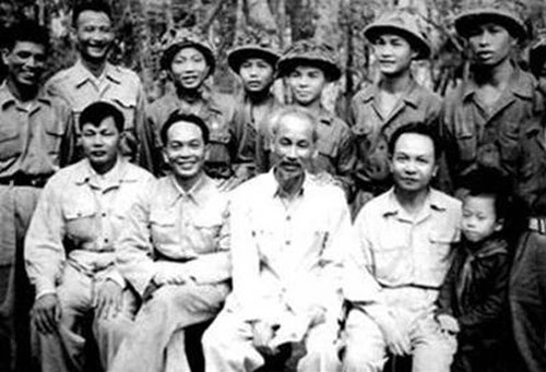 Điện Biên mừng sinh nhật Bác (19/5/1954).