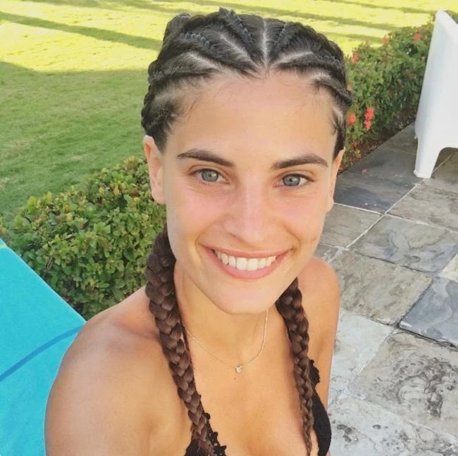 Χριστίνα Μπόμπα: Ποζάρει χωρίς μακιγιάζ με hair look αλά ...
