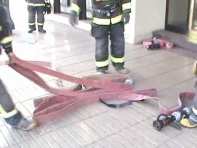 Haciendo una "U" frente al acceso