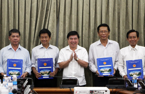 tp-hcm-tai-bo-nhiem-18-giam-doc-so