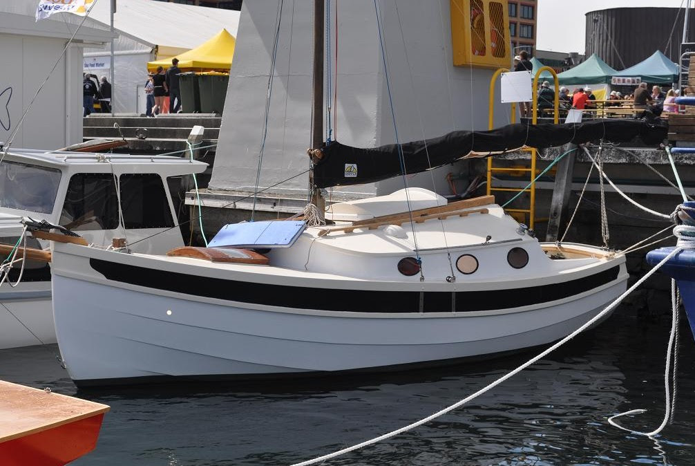 Penguin. A classic trailer yacht with serious space inside