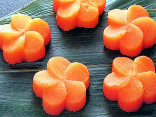 ニンジンの飾り切り5選まとめ こんなにきれいに盛れるなんて素敵 お役立ち 季節の耳より情報局