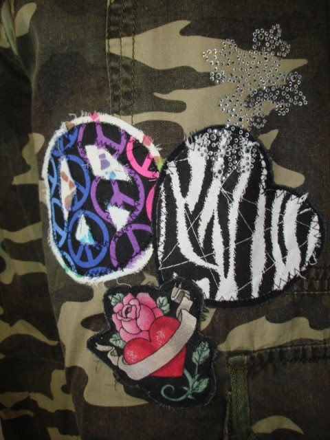 Mein Tip heute – “Camouflage” Leder Set inclusive Tattoo zu einem heissen. Rag patch Peace Heart Camo Crop