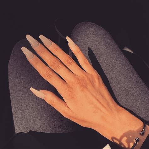 dream nails louise