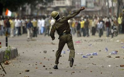 কাশ্মীরে নিহতের সংখ্যা বেড়ে ১৬ 