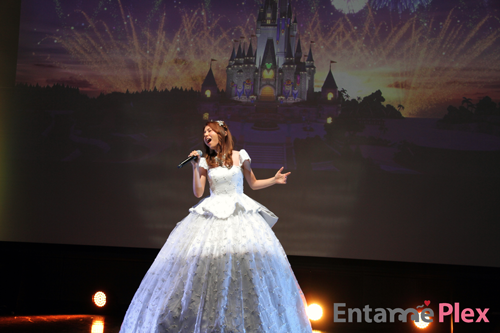 May J がディズニーとの新コラボ曲を初披露 アナ雪 新ストーリーも明らかに Entame Plex