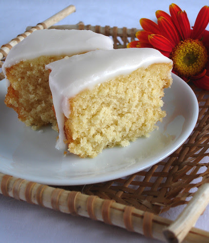 Coconut cake / Bolo de coco com casquinha de açúcar