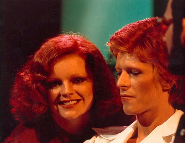 http://www.bowiewonderworld.com/images/photos/70s/cherryvanilla_bowie.jpg