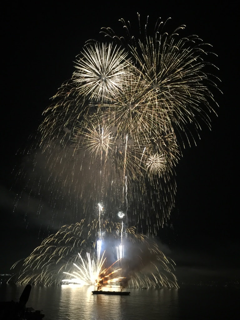宮島勤務が教える 宮島水中花火大会は 必ず宮島に渡ってみるのがオススメな理由 ごはんがすすむおかず