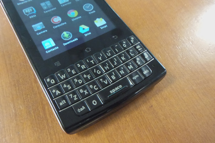 Smartfren hadirkan Smartphone Android dengan keypad Fisik 