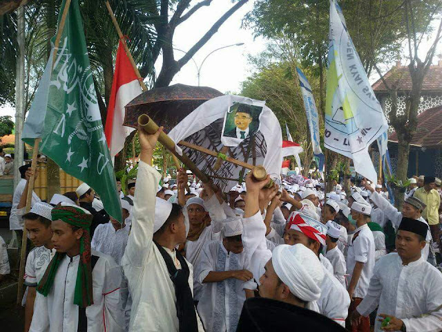 17 Ribu Santri Aksi Damai Tolak FDS di Lumajang, Besok PWNU Rapat Akbar untuk Aksi Tolak FDS Berikut. Photo: KBA Aswaja