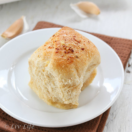 Garlic Cheese Dinner Rolls