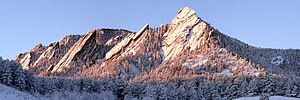 The Flatirons rock formations, near Boulder, C...