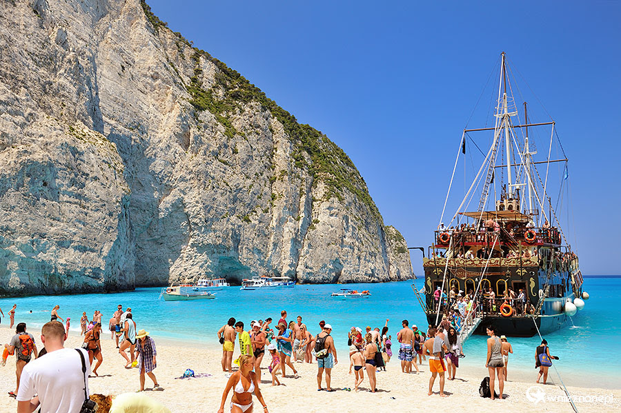 Zakynthos. Statek piracki dopÅynÄÅ do Zatoki Wraku. Za