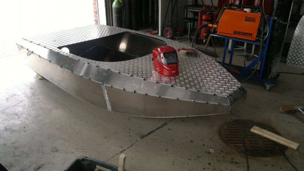 Lurvio's jetboat - Details