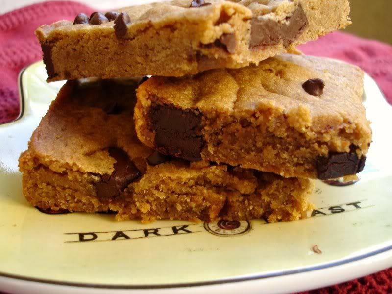 peanut butter chocolate chunk blondies