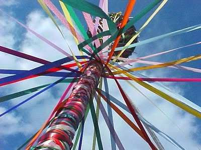 http://i71.photobucket.com/albums/i121/CopiousSilverBirch/Maypole.jpg