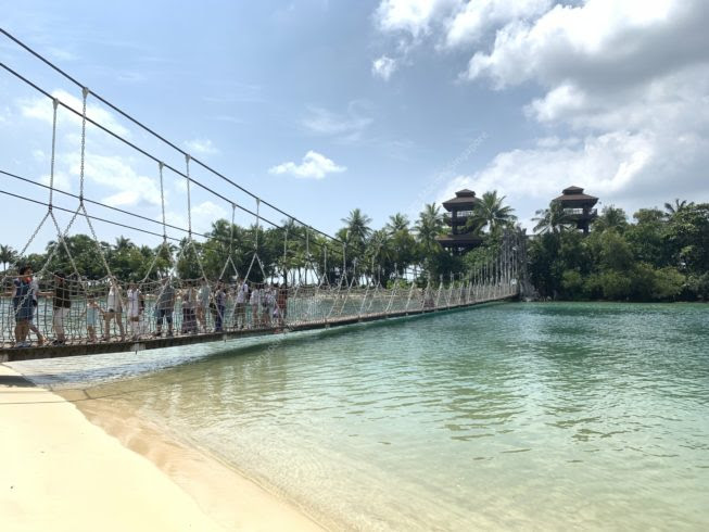 セントーサ島のビーチ 海 は きれい じゃないけど割と楽しい もこす シンガポール