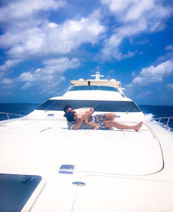 Akshay Kumar is beach bumming with Nitara on his birthday – view pic!