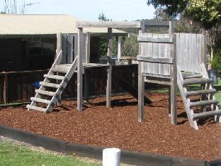 booking Hillcrest Tourist Park Cabin