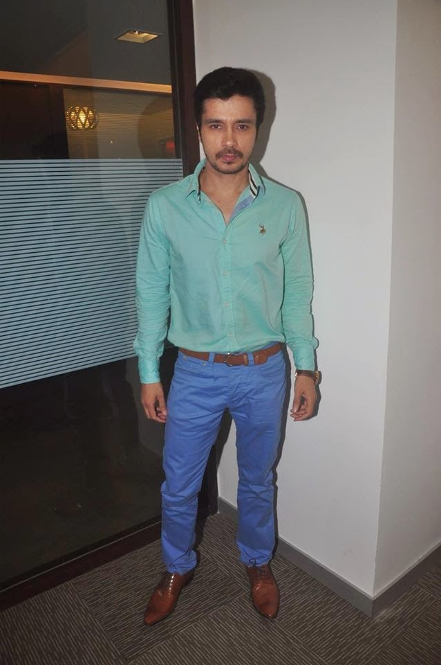 Actress Anushka Sharma celebrates success of NH10 with cast