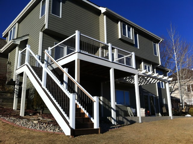 Elevated deck and painted pergola - Deck - denver - by Sundeck ...