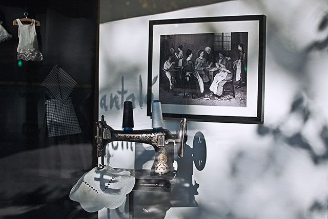 Seidel and Naumann Sewing Machine in Barcelona Shop [enlarge]