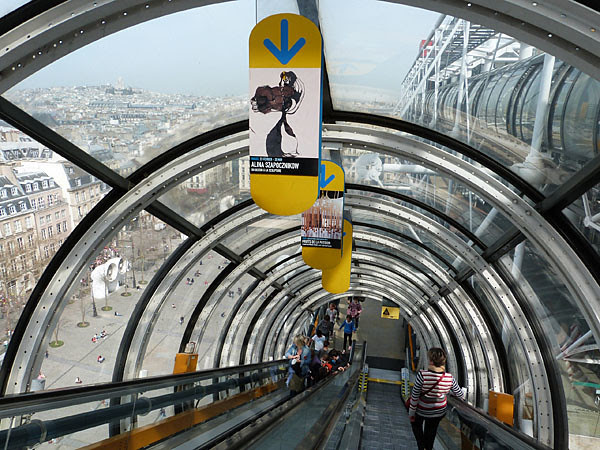 dans le tube de beaubourg.jpg