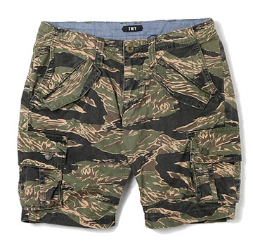 夏の短パンは迷彩柄で大人っぽく着こなす メンズおすすめ迷彩ショート