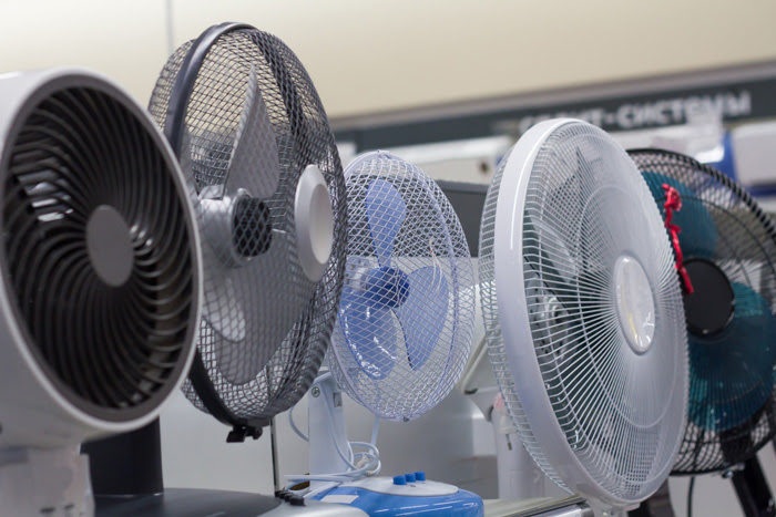 しまわなくてok 部屋干しからカビ対策まで 冬の扇風機の活用法 イドカバネット