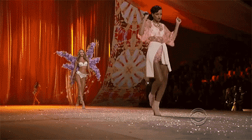 oKPR5b7 Rihanna vs. Katy Perry in GIF   The Guyism Animated GIFs Anthology