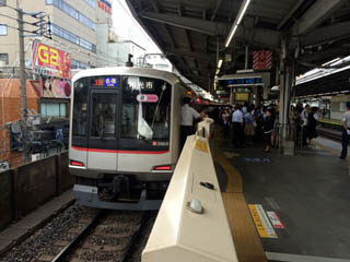 16年7月27日東急東横線中目黒駅朝ラッシュ時混雑調査 おきらく娯楽工房