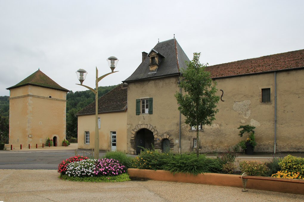 Chateau De Poissons Inscrit Mh Par Arrete Du 2 Juin 1986