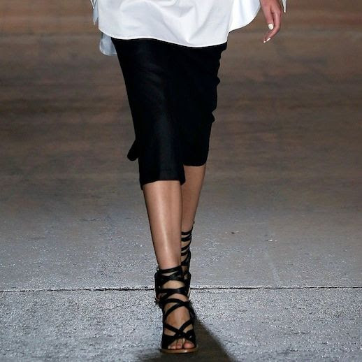 Le Fashion Blog Shoe Crush Tibi SS 2015 Finch Black Sandals Runway photo Le-Fashion-Blog-Shoe-Crush-Tibi-SS-2015-Finch-Black-Sandals-Runway.jpg