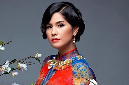 Mendampingi sang suami yang maju dalam pilgub DKI Jakarta, Annisa kerap menuai banyak kritik haters http://ift.tt/20kt43r - Berita TerkiniAnnisa Terbaru Hari Ini -Annisa Pohan kini semakin disibukkan dengan kegiatan kampanye mendukung sang suami, Agus Harimurti Yudhoyono. Seperti diketahui, Agus mencalonkan diri sebagai calon gubernur DKI Jakarta. Namun foto Annisa yang melengos saat menyalami warga sempat menjadi sorotan. Tidak sedikit netter yang langsung memberikan cibiran pedas. 