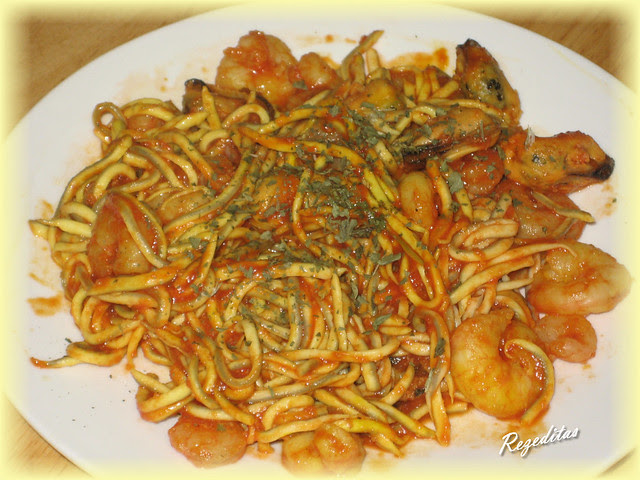 FIDEUA DE GULAS