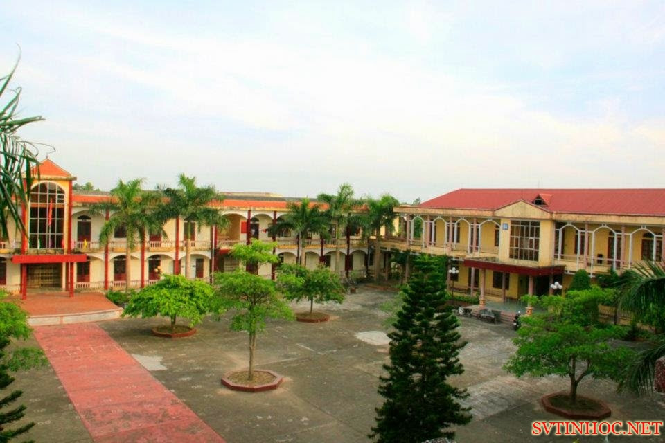 Trường THPT Ninh Giang mùa hè năm 2012