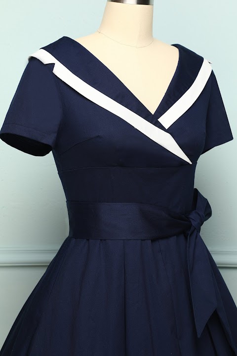 navy blå klänning