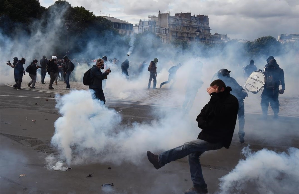 Masiva manifestación en París contra la reforma laboral de Hollande