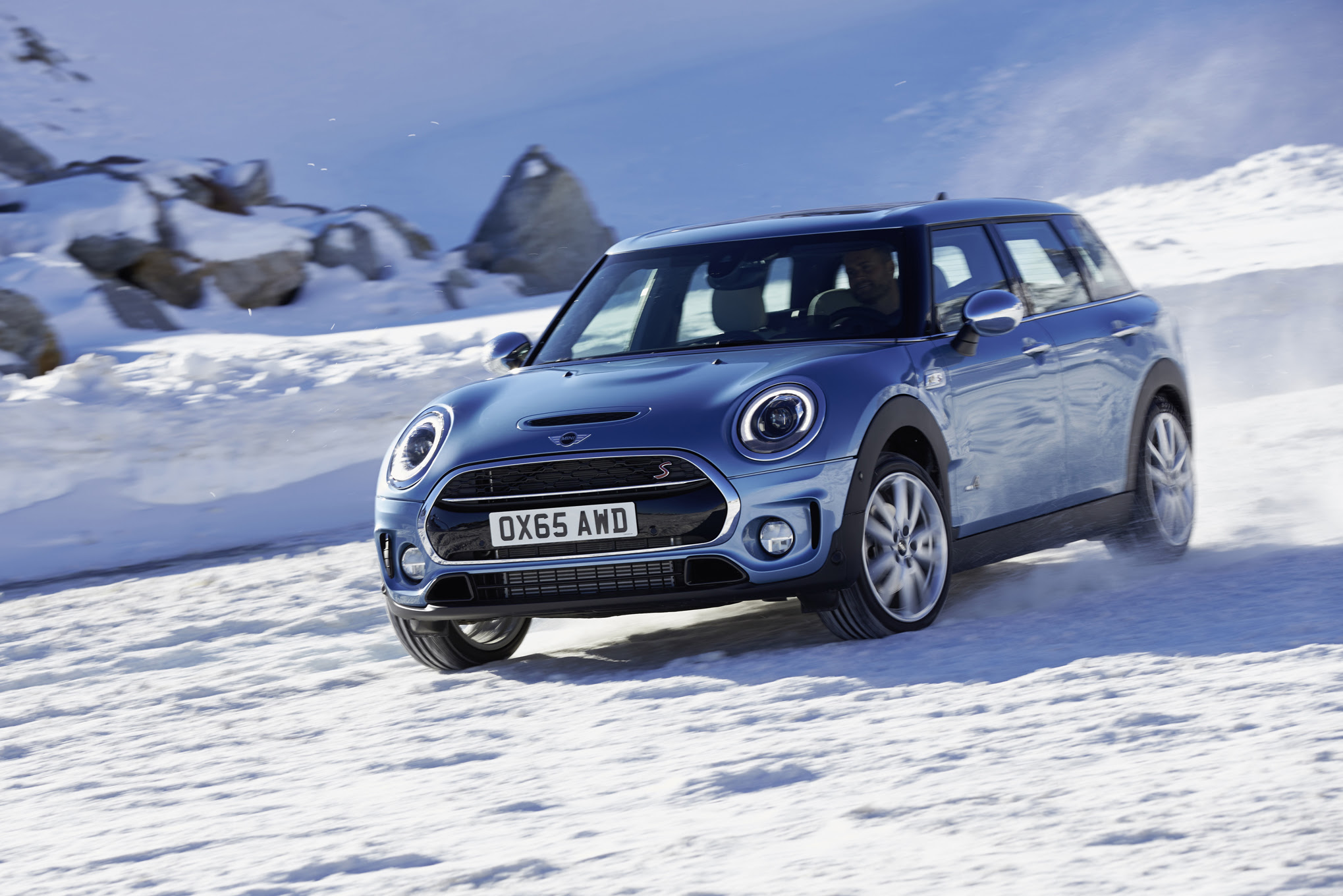 2016 Mini Clubman ALL4 front three quarter in motion 24