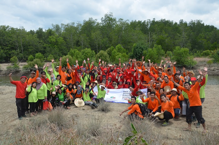 TANAM POKOK KAYU BAKAU DI SG. PELEK  Mekanika 