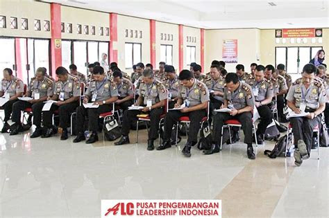 motivasi kapolsek banten bersama alc ainy leadership center