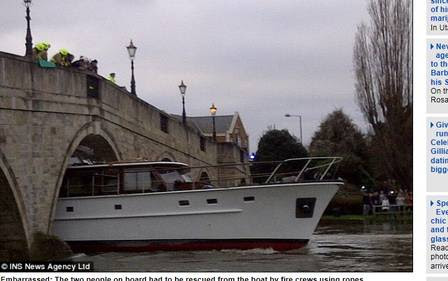 A embarcação era grande demais para a abertura da ponte