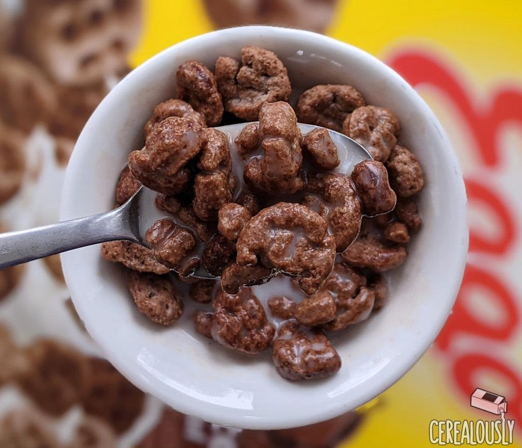 Review Eggo Chocolate Waffle Cereal
